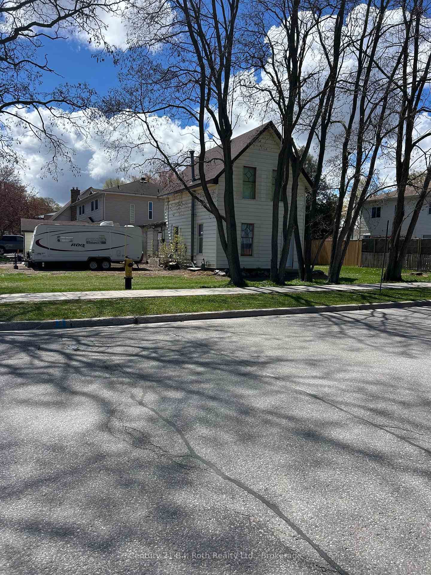 Photo 2 of 469 Robert Street, Midland — HOMEH