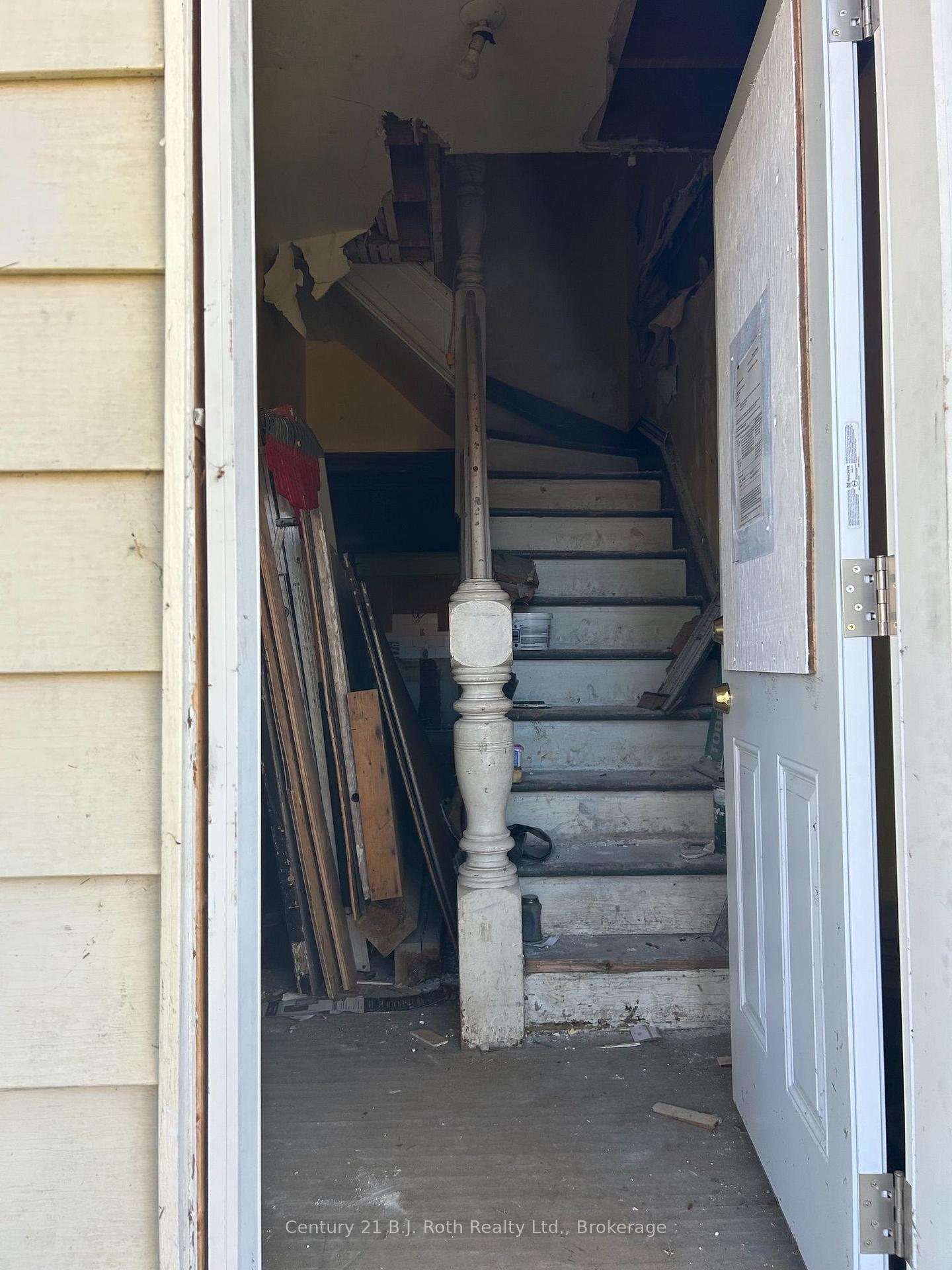 Photo 4 of 469 Robert Street, Midland — HOMEH