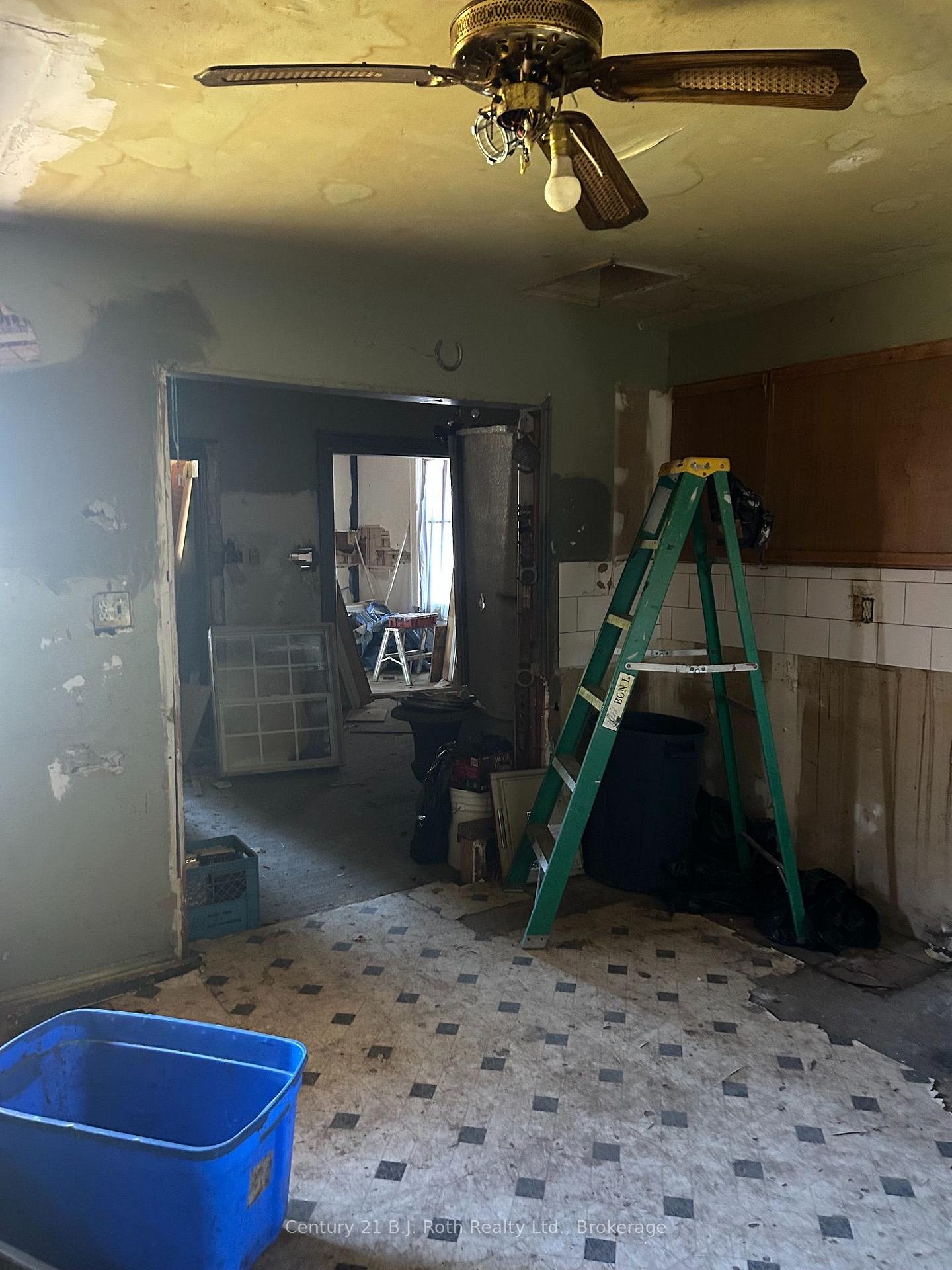 Photo 5 of 469 Robert Street, Midland — HOMEH