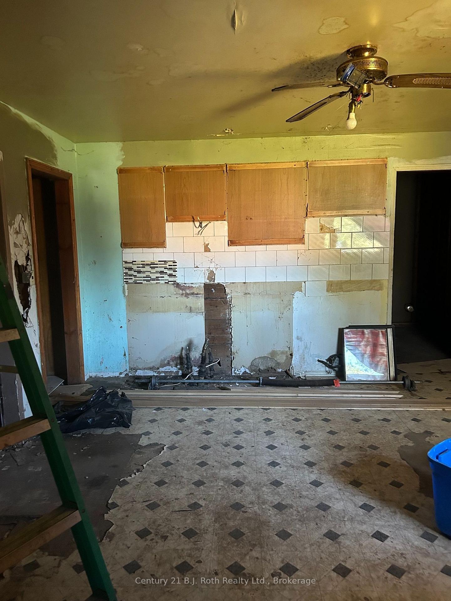 Photo 8 of 469 Robert Street, Midland — HOMEH