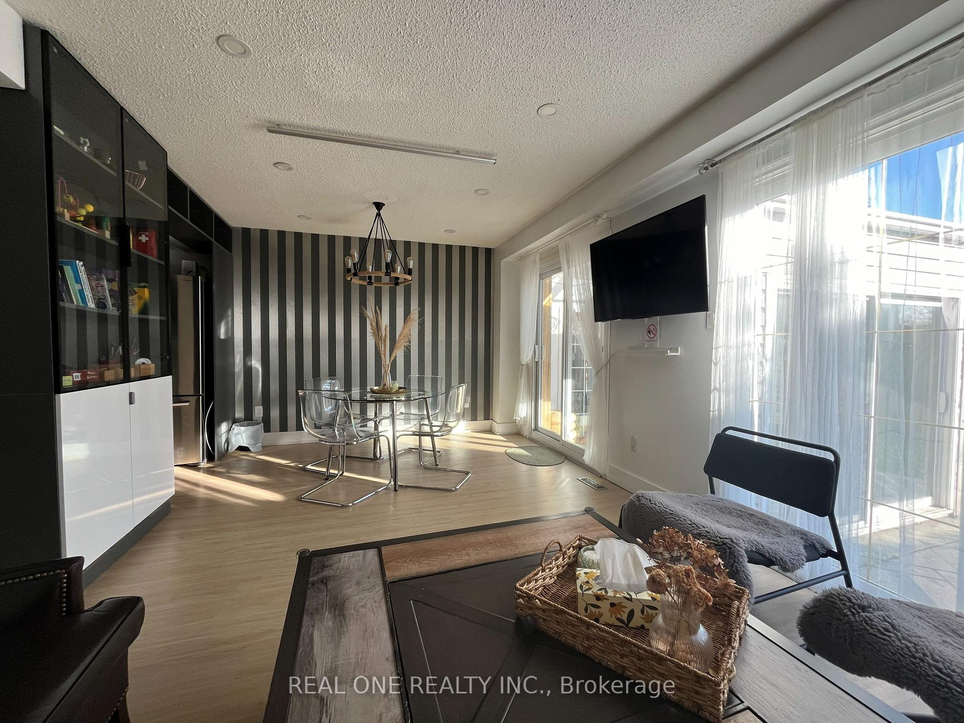 Photo 5 of 3245 Cambourne Crescent, Mississauga, Meadowvale — HOMEH