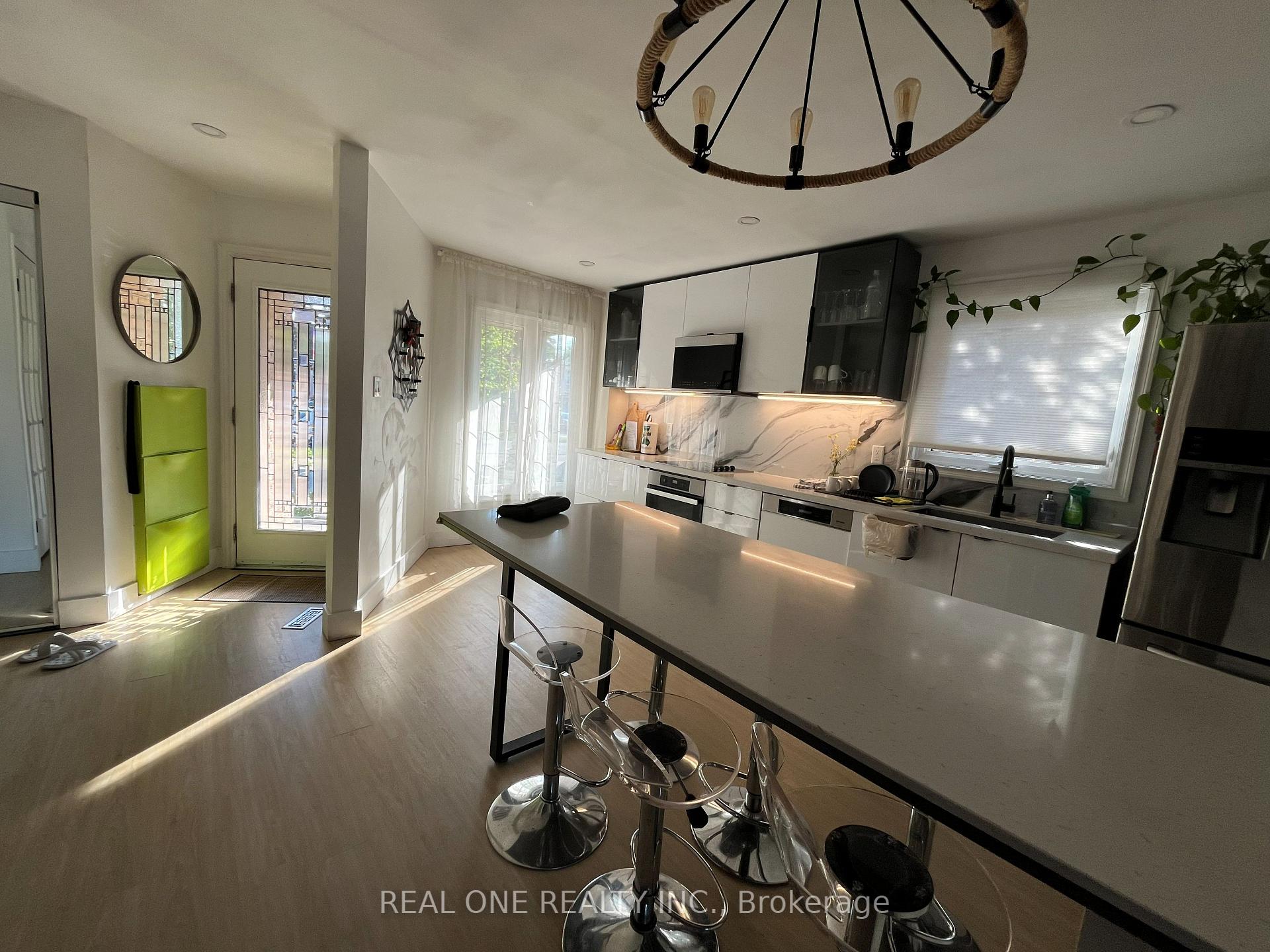 Photo 7 of 3245 Cambourne Crescent, Mississauga, Meadowvale — HOMEH