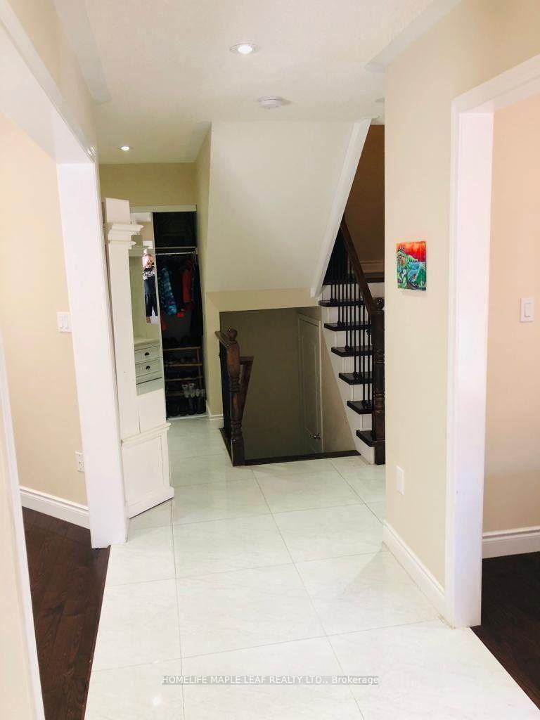 Photo 7 of 1758 Westbridge Way, Mississauga, Meadowvale Village — HOMEH