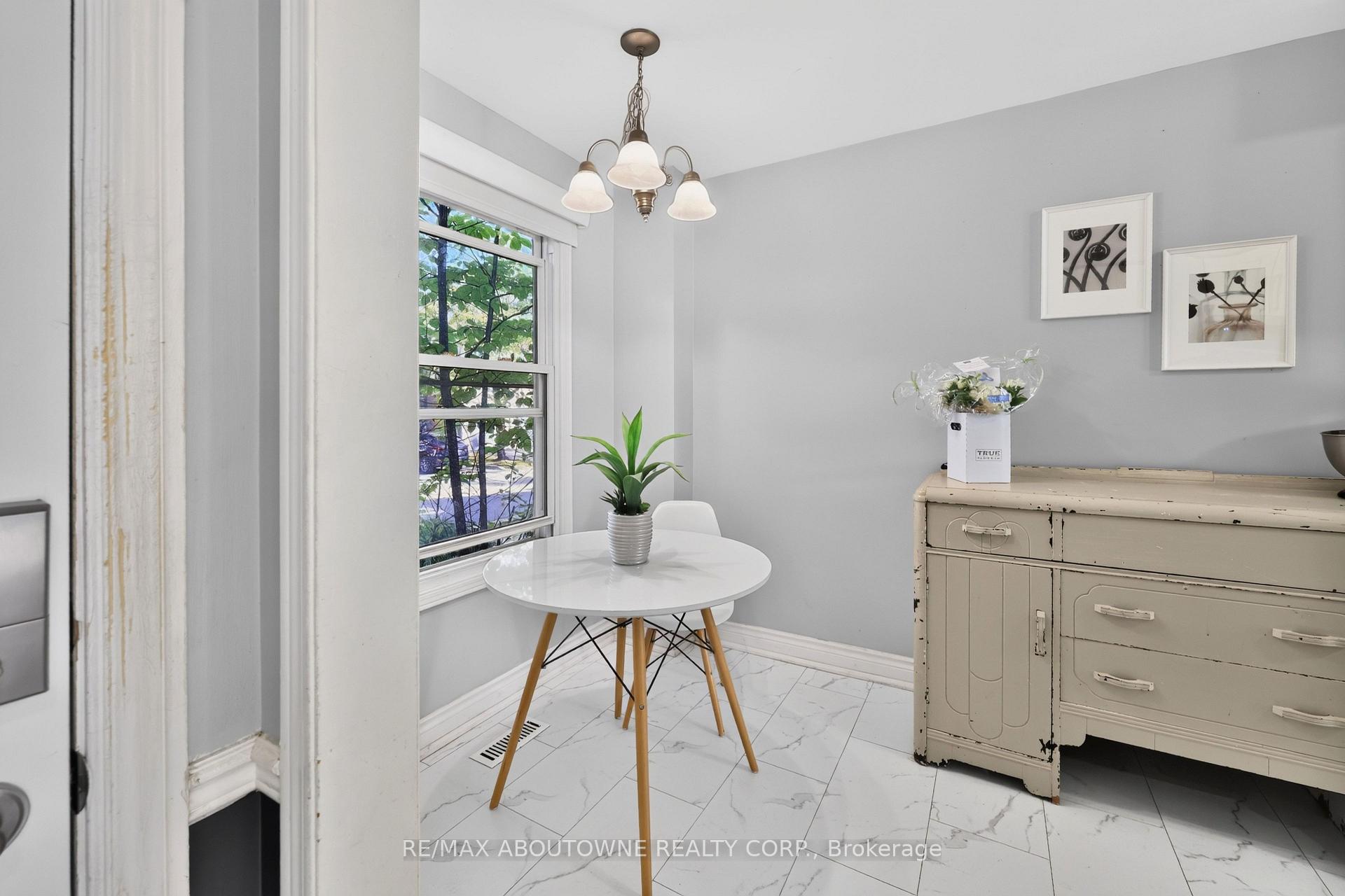 Photo 4 of Unit 53, 2915 Headon Forest Drive, Burlington, Headon — HOMEH