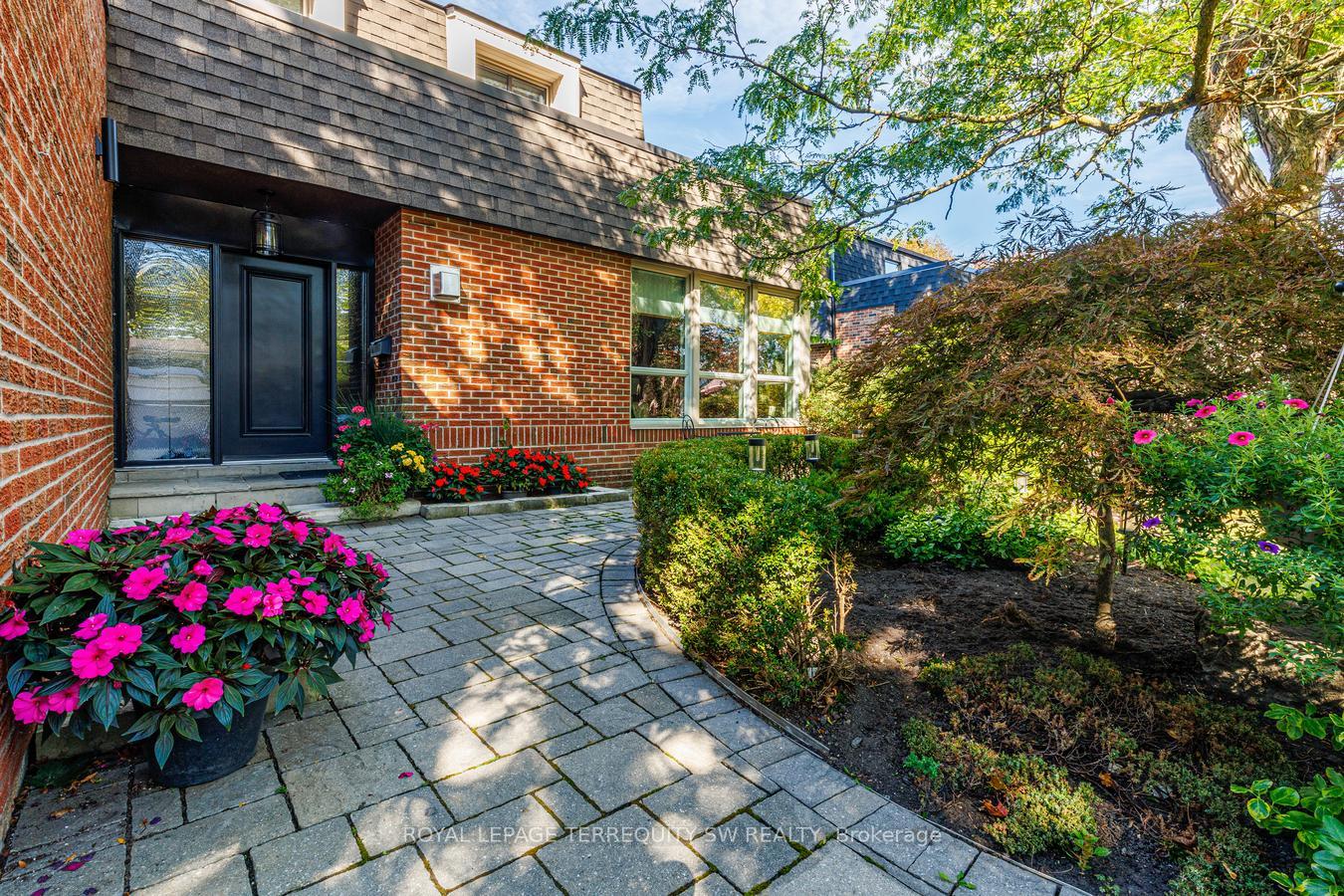 Photo 2 of 36 Captain Rolph Boulevard, Markham, Markham Village — HOMEH