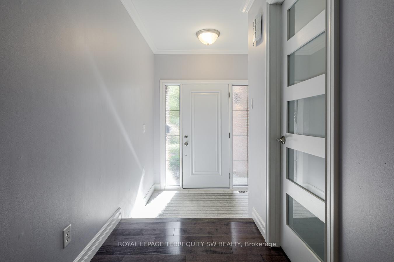 Photo 4 of 36 Captain Rolph Boulevard, Markham, Markham Village — HOMEH