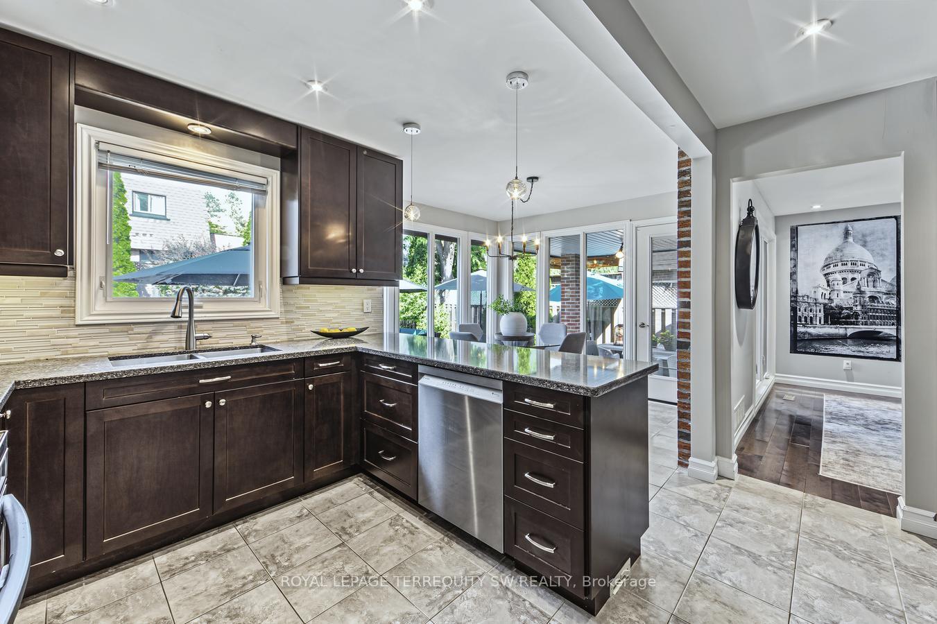 Photo 15 of 36 Captain Rolph Boulevard, Markham, Markham Village — HOMEH