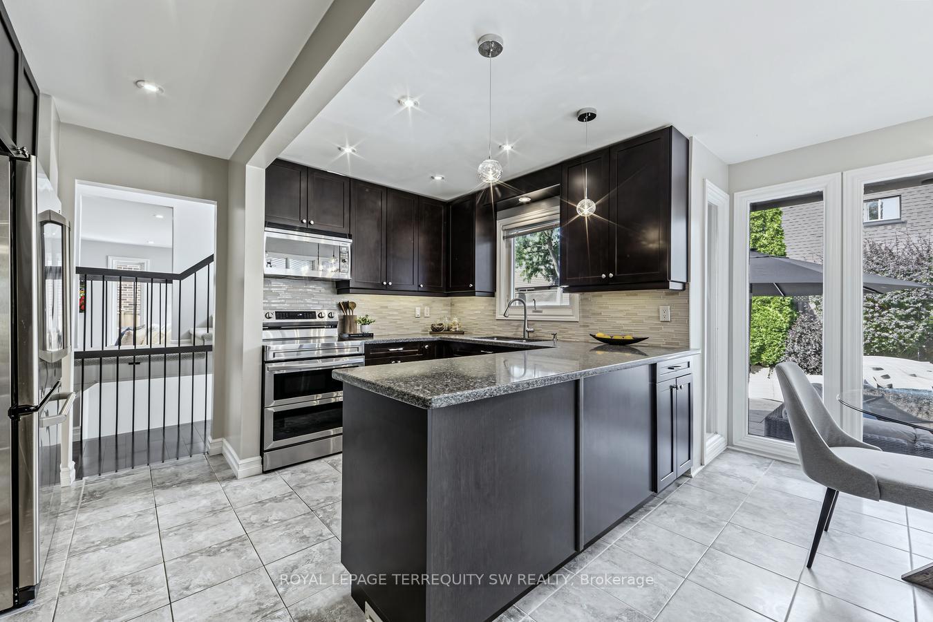 Photo 16 of 36 Captain Rolph Boulevard, Markham, Markham Village — HOMEH