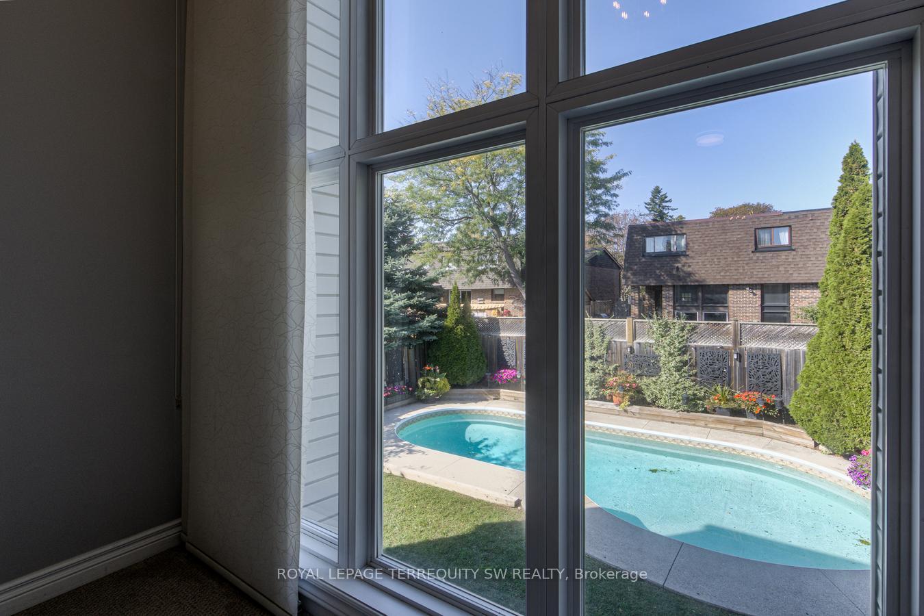 Photo 23 of 36 Captain Rolph Boulevard, Markham, Markham Village — HOMEH