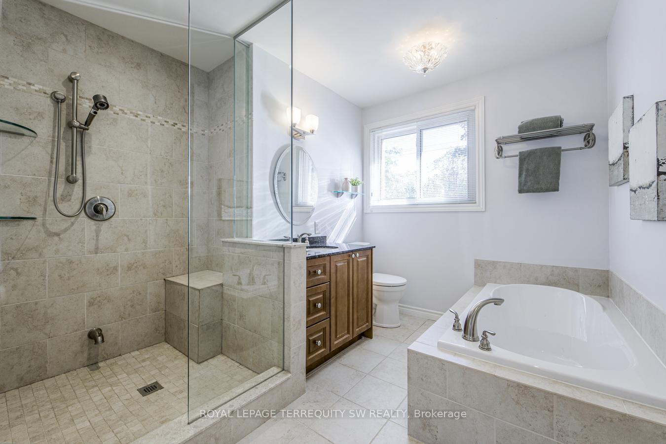 Photo 27 of 36 Captain Rolph Boulevard, Markham, Markham Village — HOMEH