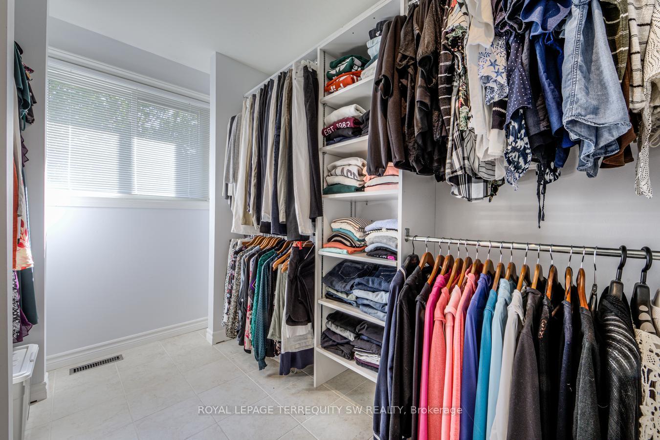 Photo 28 of 36 Captain Rolph Boulevard, Markham, Markham Village — HOMEH