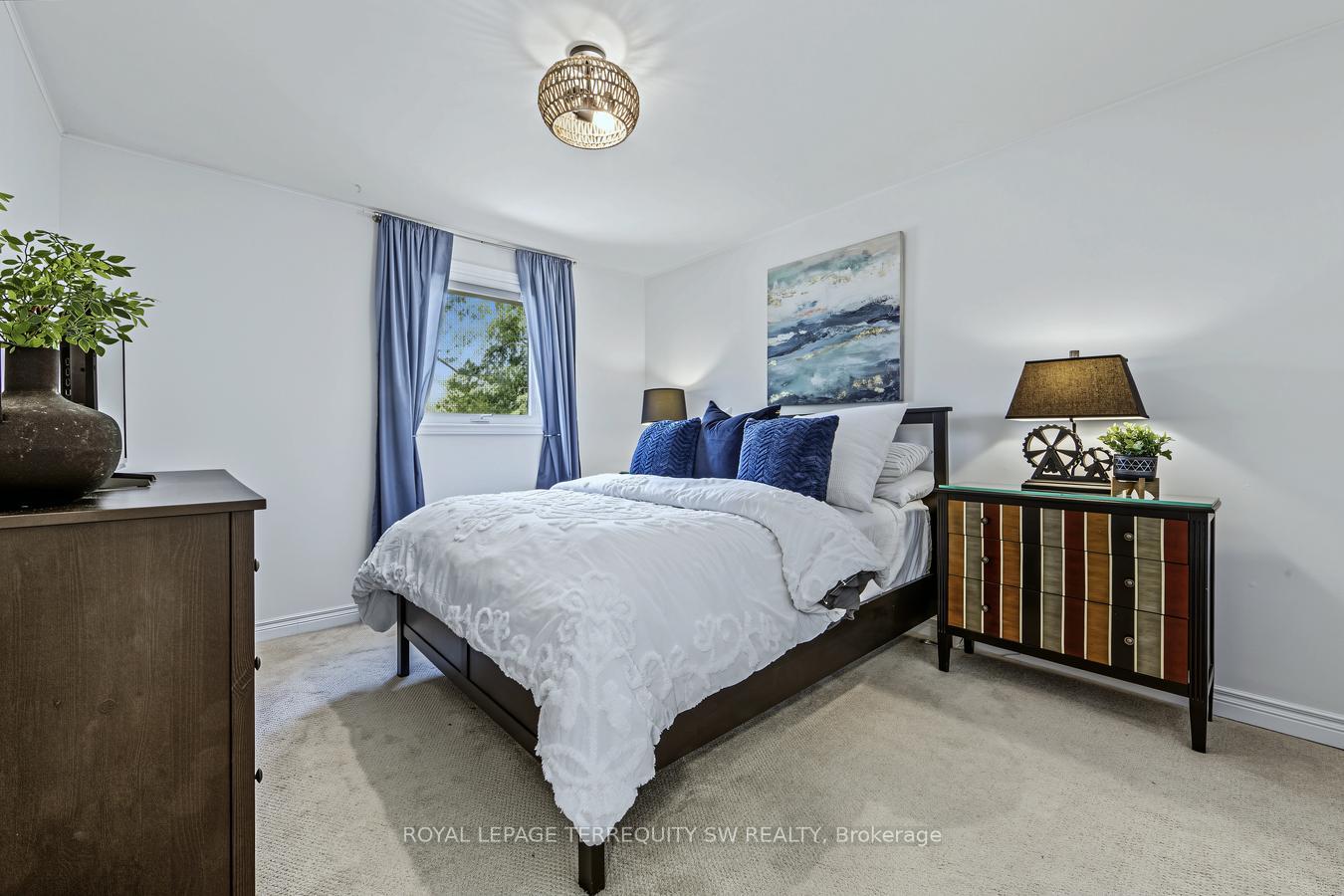 Photo 31 of 36 Captain Rolph Boulevard, Markham, Markham Village — HOMEH