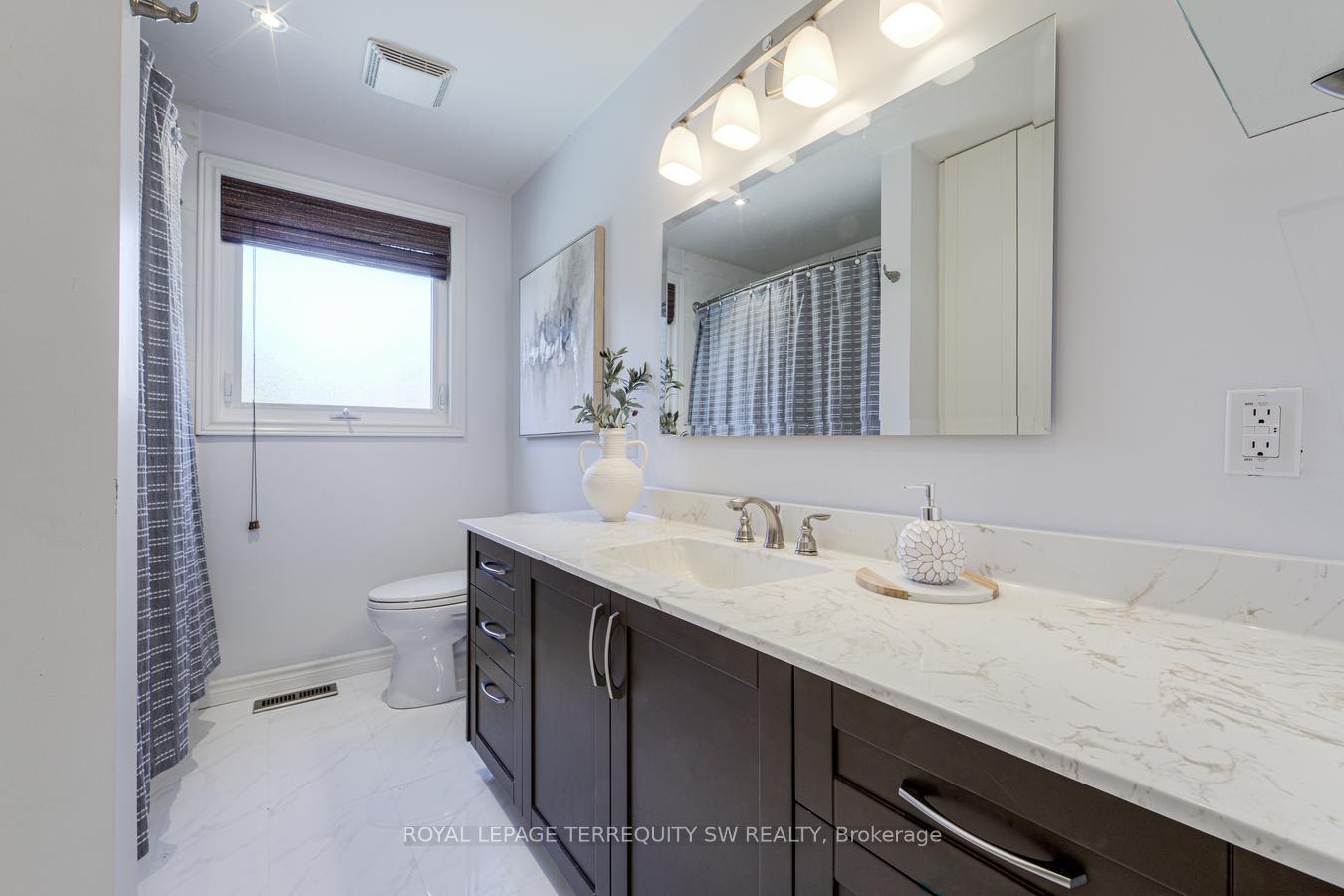 Photo 32 of 36 Captain Rolph Boulevard, Markham, Markham Village — HOMEH