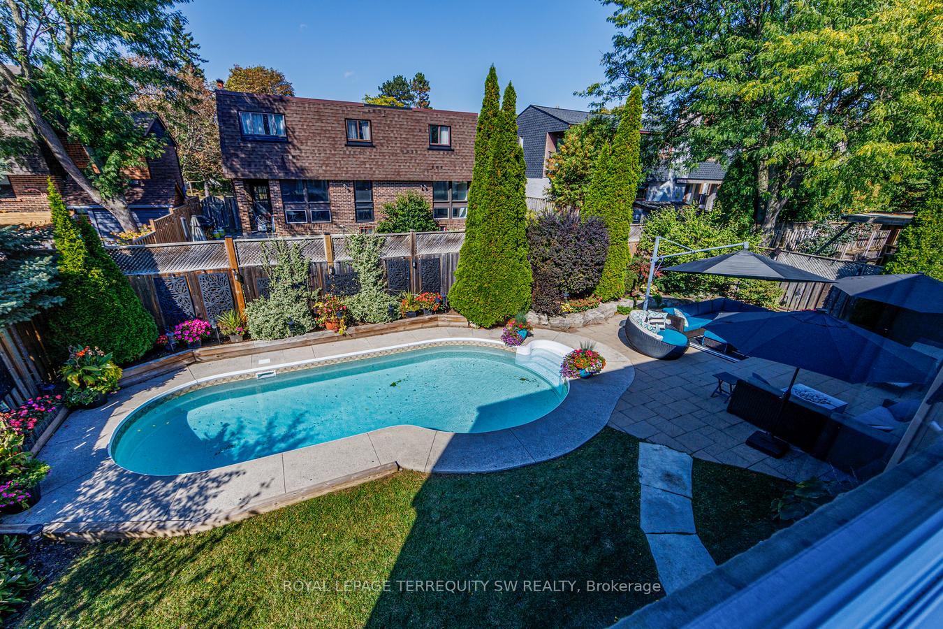 Photo 44 of 36 Captain Rolph Boulevard, Markham, Markham Village — HOMEH