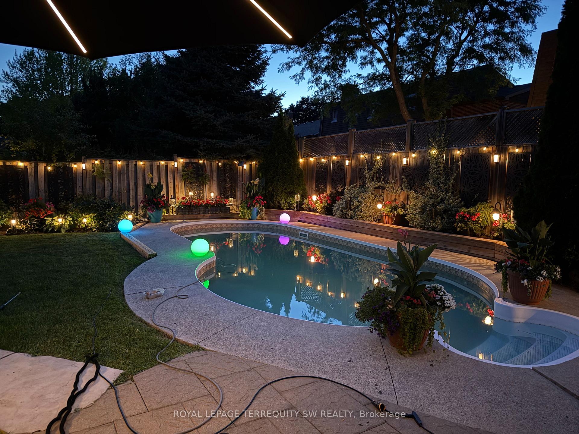 Photo 51 of 36 Captain Rolph Boulevard, Markham, Markham Village — HOMEH