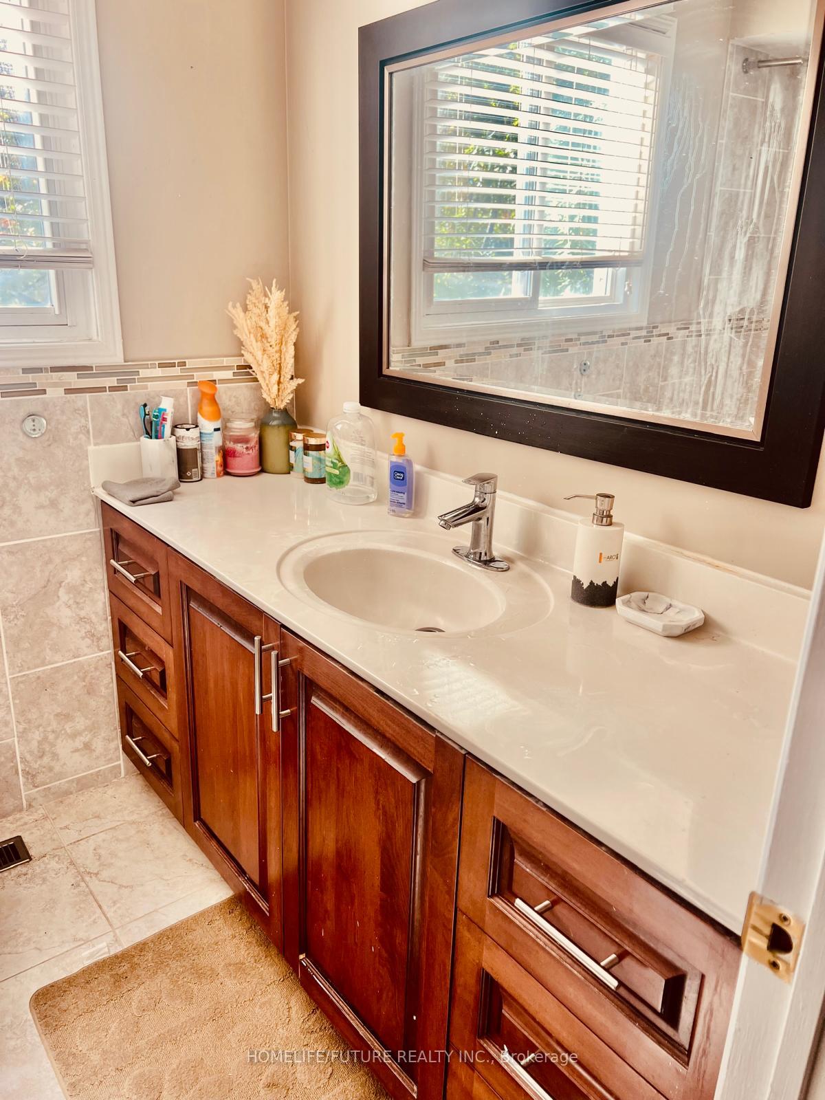 Photo 6 of Unit Main & 2nd, 1669 Beaton Way, Pickering, Brock Ridge — HOMEH