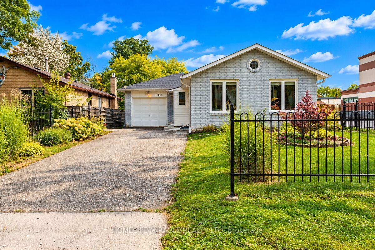 Photo 3 of 151 Bayview Drive, Barrie, Allandale Heights — HOMEH