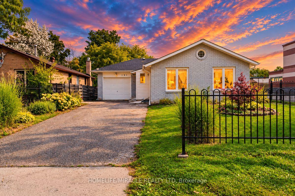 Photo 4 of 151 Bayview Drive, Barrie, Allandale Heights — HOMEH