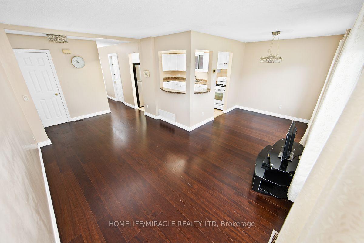 Photo 7 of 151 Bayview Drive, Barrie, Allandale Heights — HOMEH