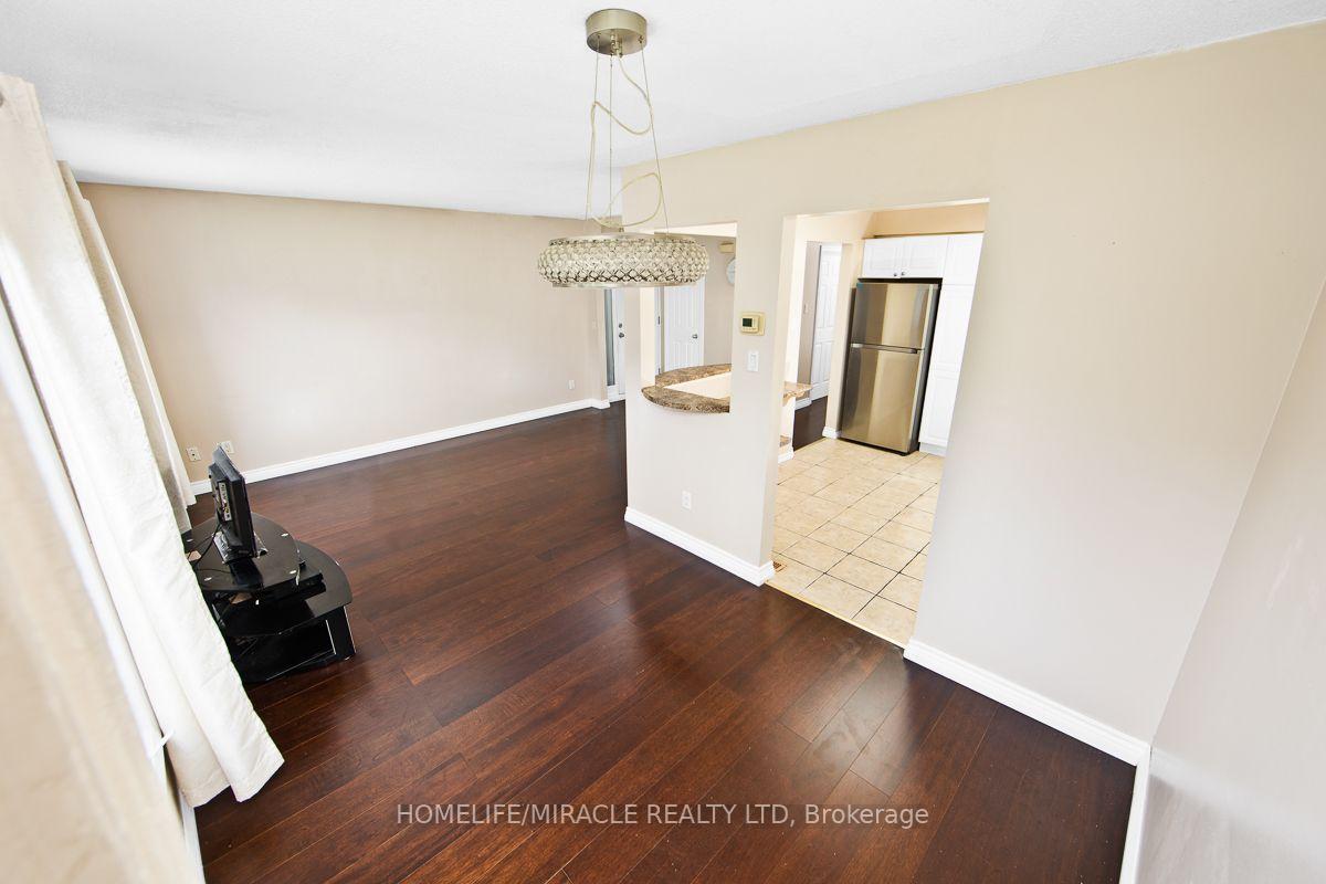 Photo 9 of 151 Bayview Drive, Barrie, Allandale Heights — HOMEH