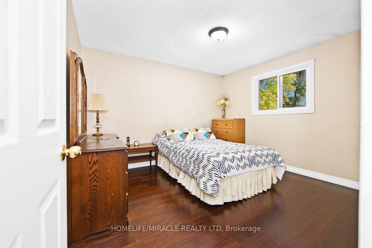 Photo 12 of 151 Bayview Drive, Barrie, Allandale Heights — HOMEH