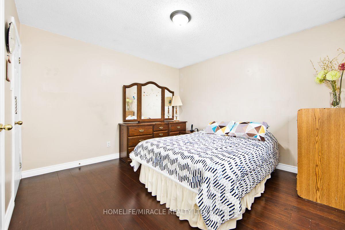 Photo 13 of 151 Bayview Drive, Barrie, Allandale Heights — HOMEH