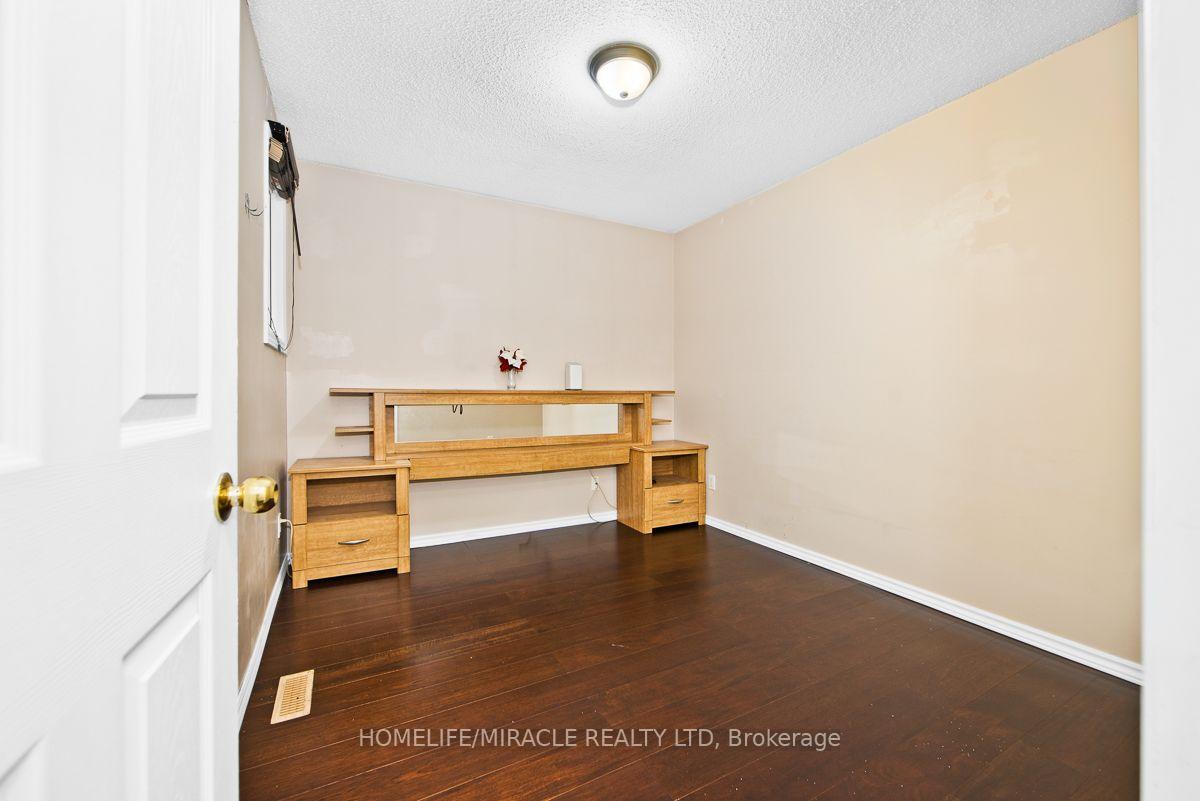 Photo 15 of 151 Bayview Drive, Barrie, Allandale Heights — HOMEH