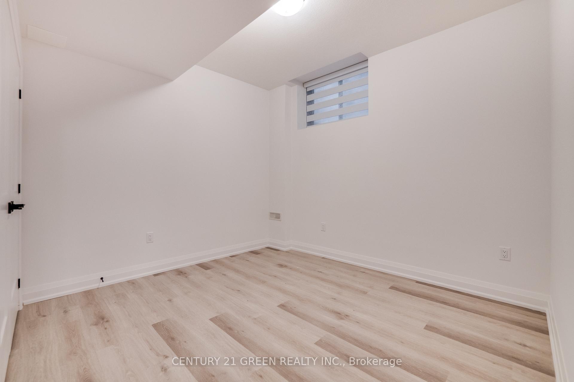 Photo 33 of 14 Holder Drive, Brantford, Empire South — HOMEH