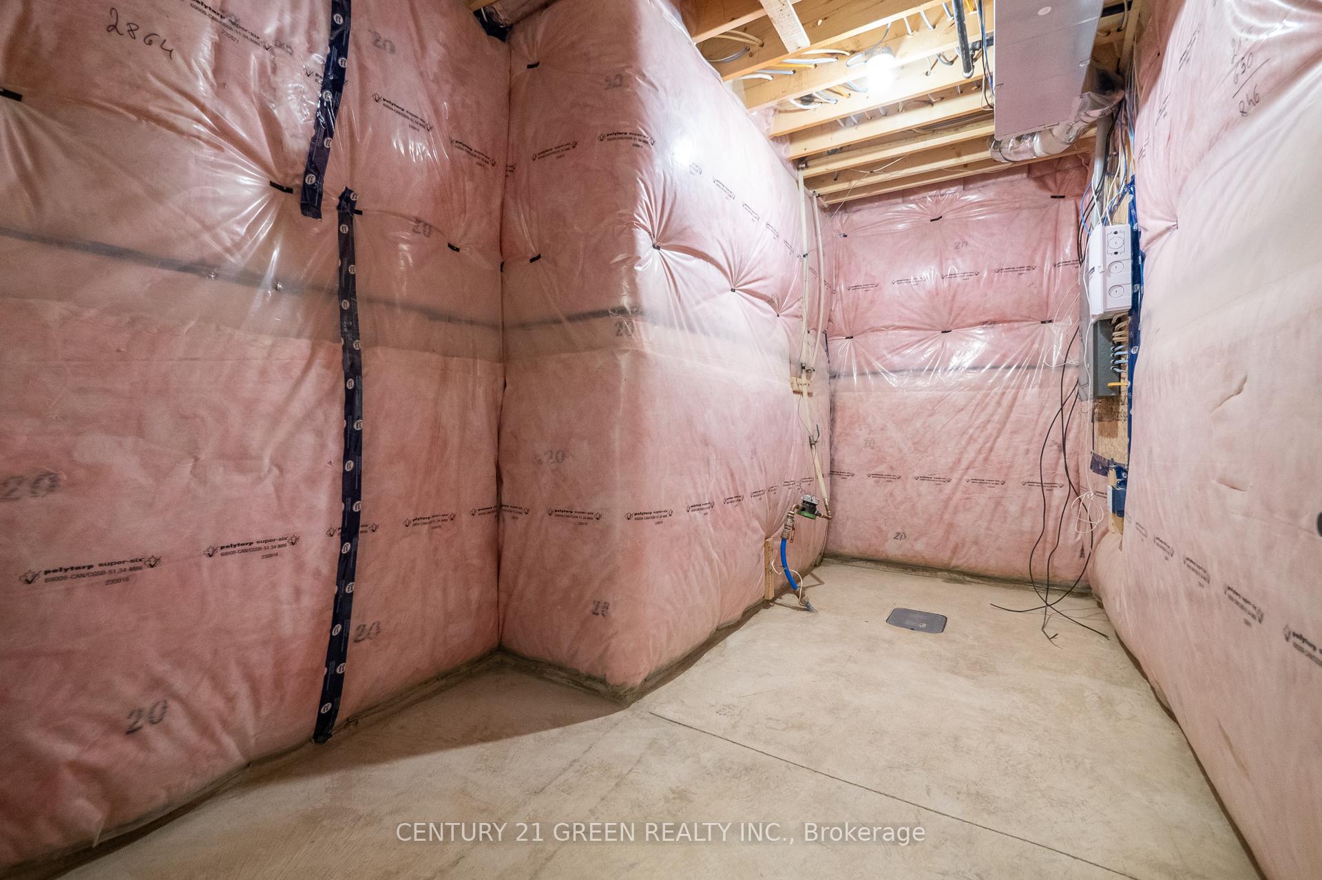 Photo 37 of 14 Holder Drive, Brantford, Empire South — HOMEH