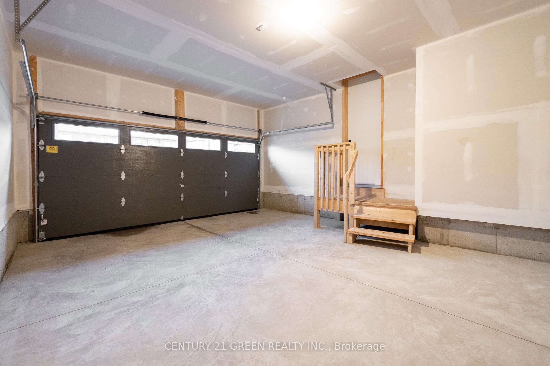 Photo 38 of 14 Holder Drive, Brantford, Empire South — HOMEH