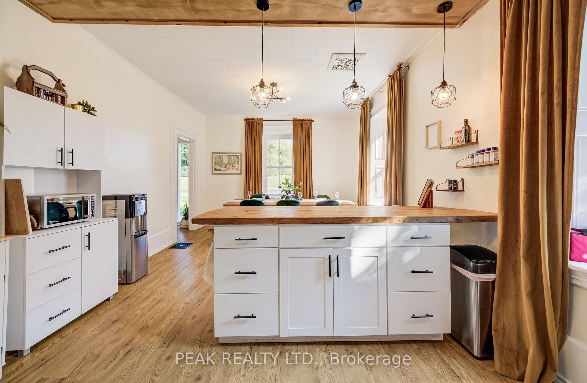 Photo 10 of 47 Washington Street E, Blandford-Blenheim, Washington — HOMEH