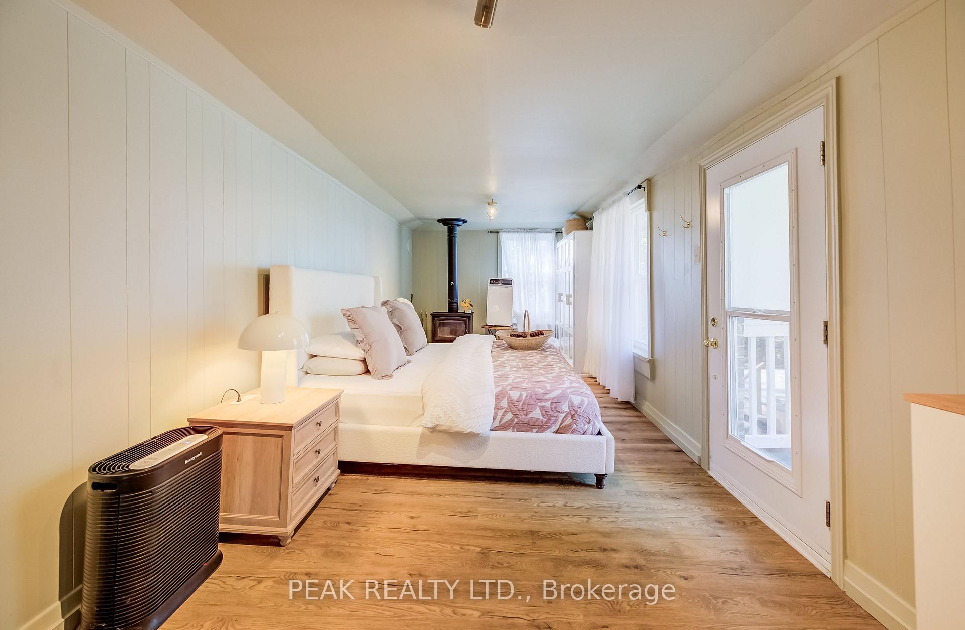 Photo 17 of 47 Washington Street E, Blandford-Blenheim, Washington — HOMEH