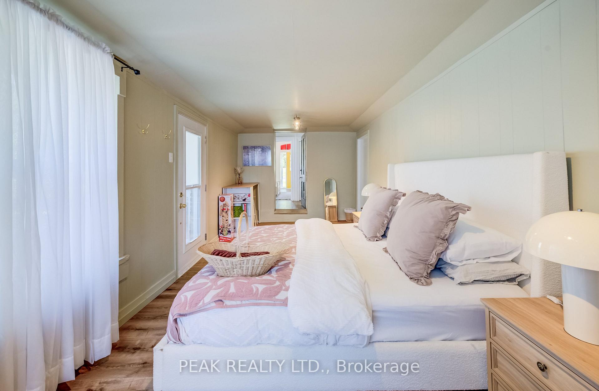 Photo 18 of 47 Washington Street E, Blandford-Blenheim, Washington — HOMEH