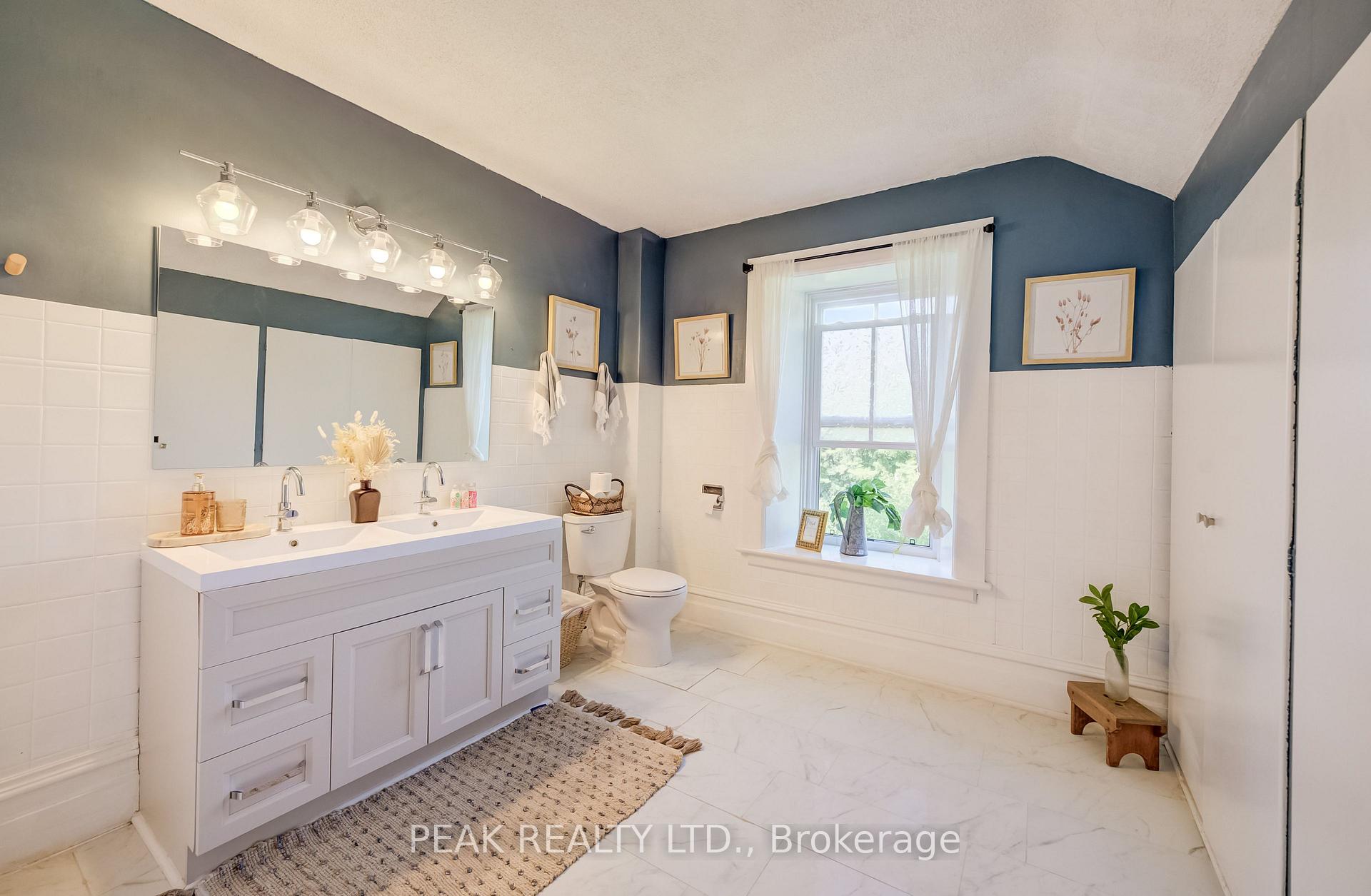 Photo 24 of 47 Washington Street E, Blandford-Blenheim, Washington — HOMEH