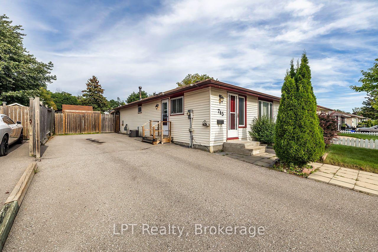 Photo 2 of 745 Grandview Drive, Oshawa, Donevan — HOMEH