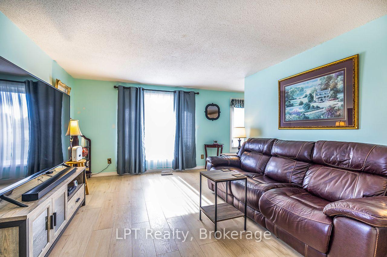Photo 11 of 745 Grandview Drive, Oshawa, Donevan — HOMEH