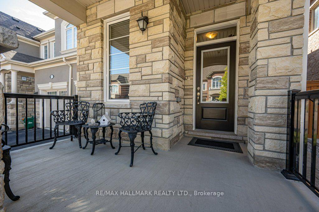 Photo 4 of 29 Ness Drive, Richmond Hill, Rural Richmond Hill — HOMEH