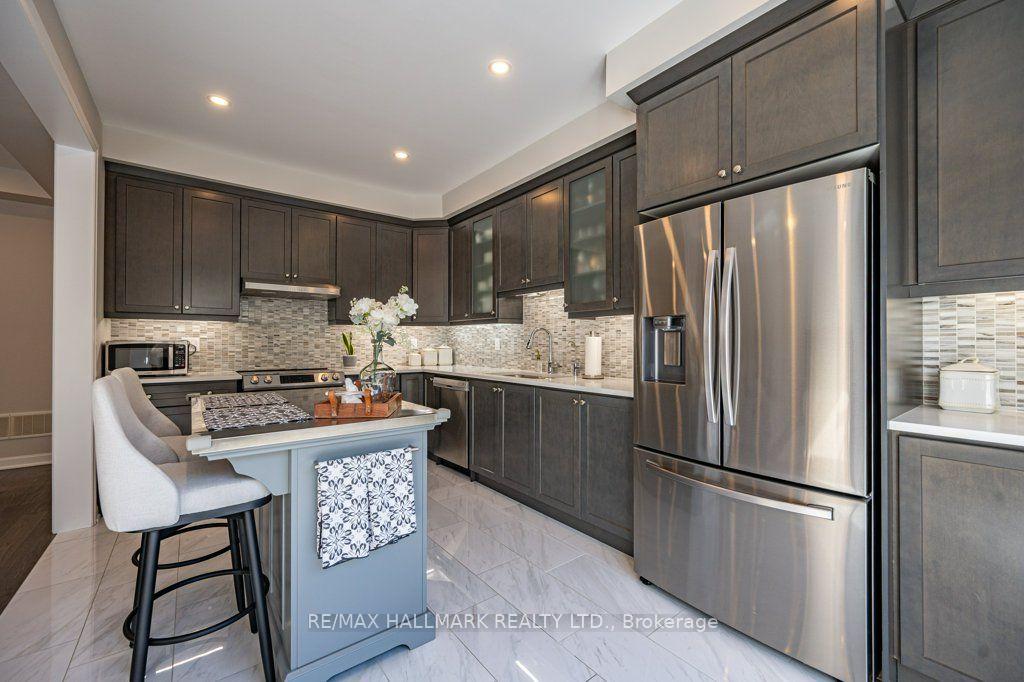 Photo 6 of 29 Ness Drive, Richmond Hill, Rural Richmond Hill — HOMEH