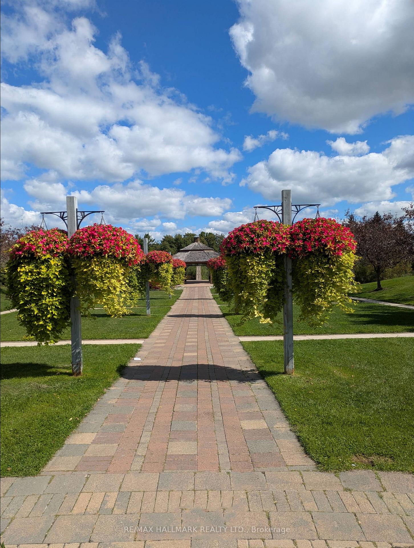 Photo 22 of 29 Ness Drive, Richmond Hill, Rural Richmond Hill — HOMEH