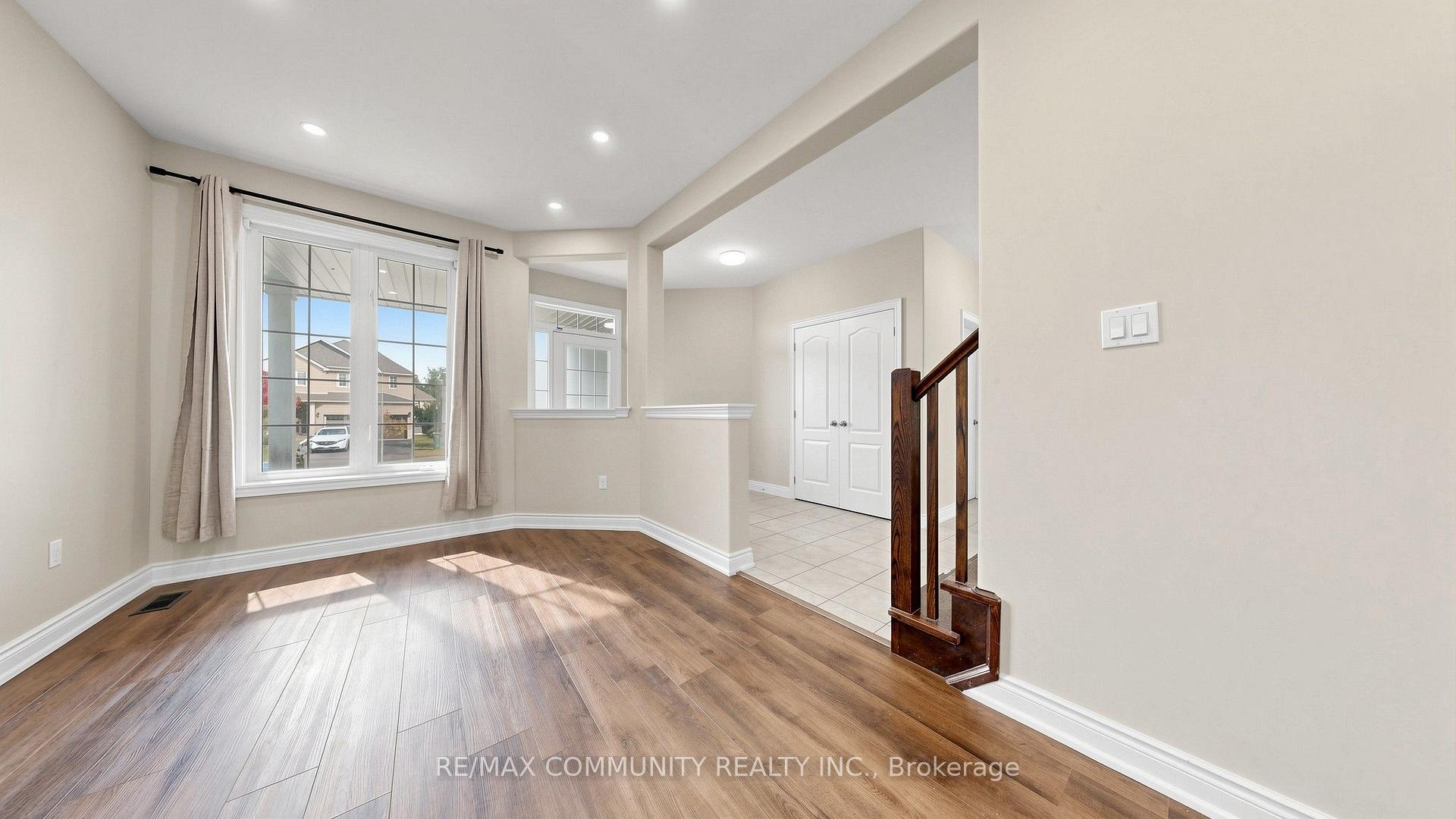 Photo 2 of 53 Jewel House Lane, Barrie, Innis-Shore — HOMEH