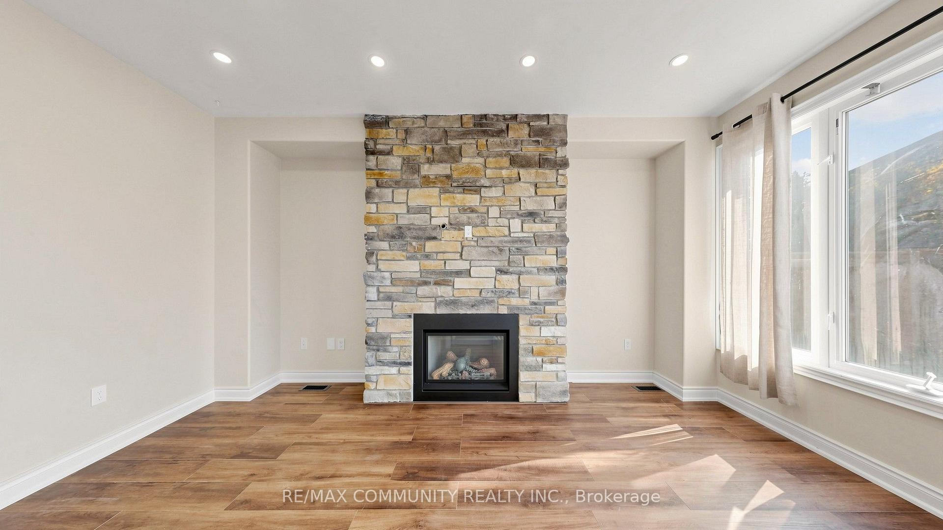 Photo 5 of 53 Jewel House Lane, Barrie, Innis-Shore — HOMEH