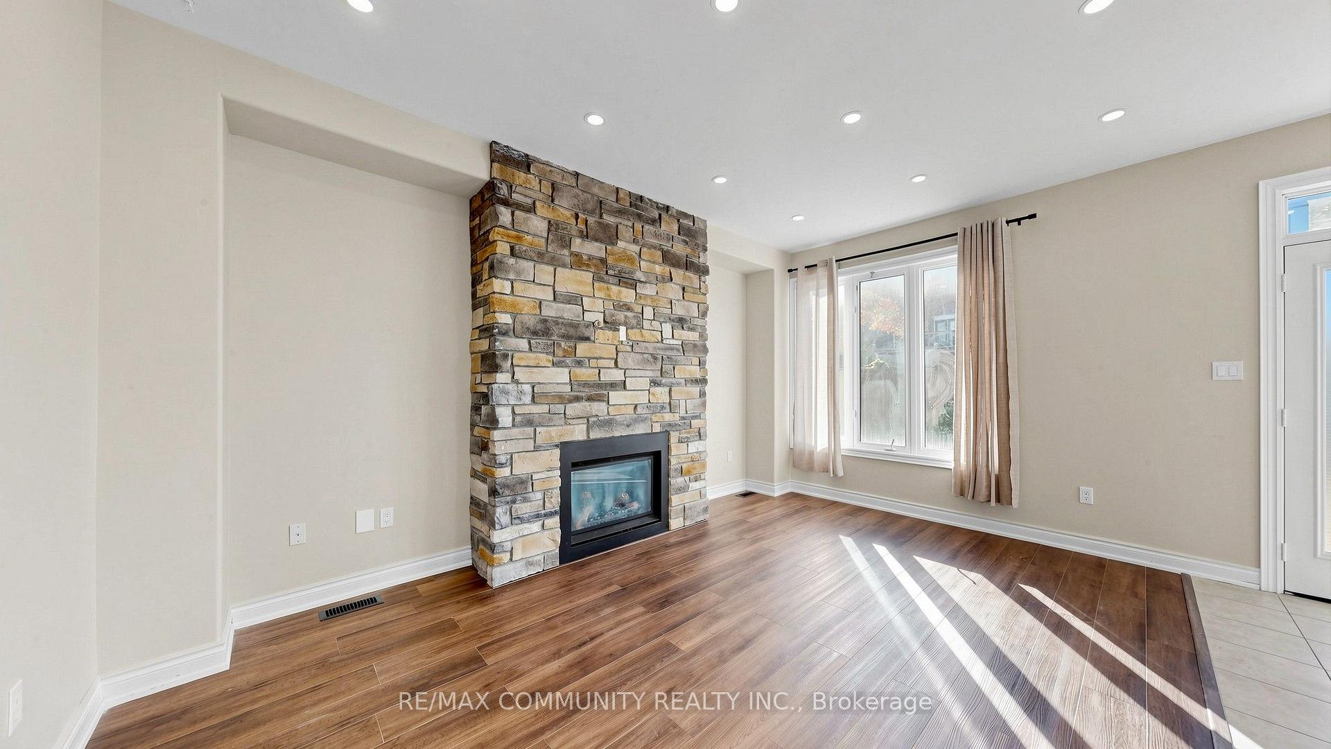 Photo 6 of 53 Jewel House Lane, Barrie, Innis-Shore — HOMEH
