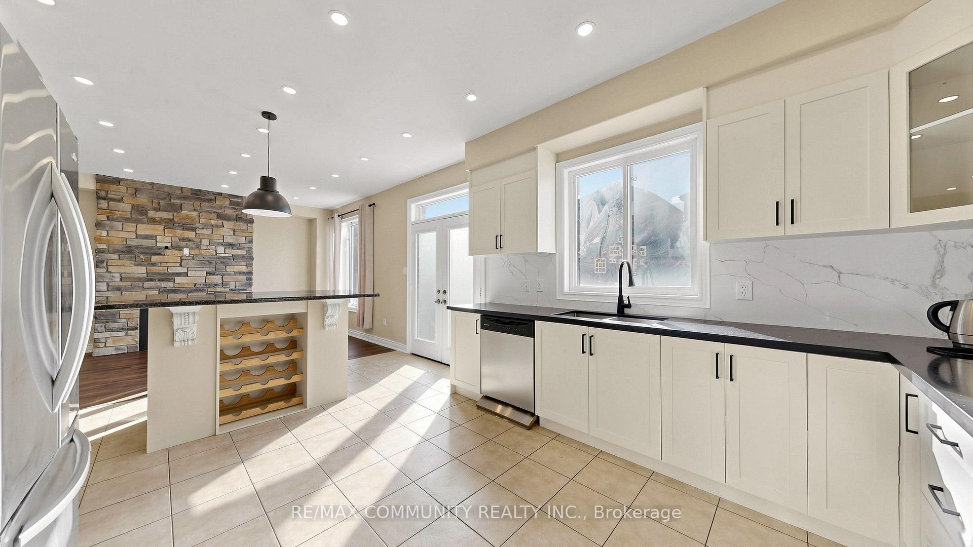 Photo 8 of 53 Jewel House Lane, Barrie, Innis-Shore — HOMEH