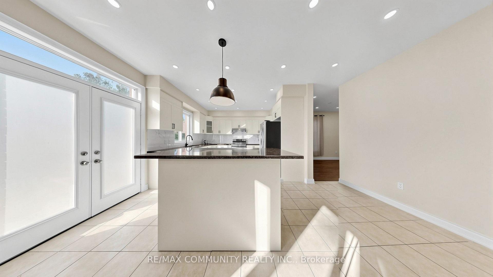 Photo 9 of 53 Jewel House Lane, Barrie, Innis-Shore — HOMEH