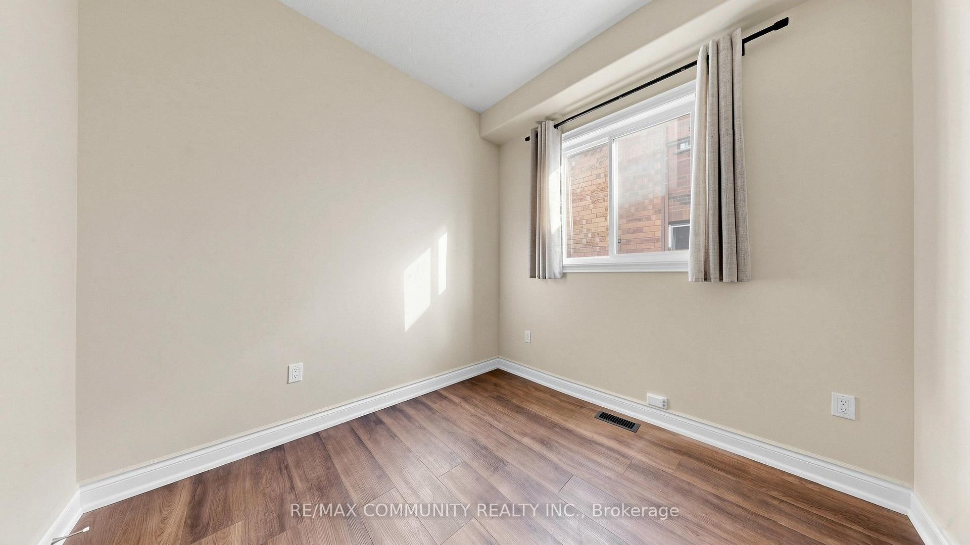 Photo 10 of 53 Jewel House Lane, Barrie, Innis-Shore — HOMEH