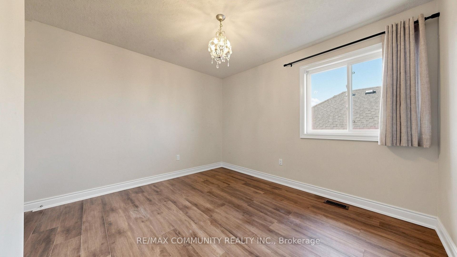 Photo 19 of 53 Jewel House Lane, Barrie, Innis-Shore — HOMEH