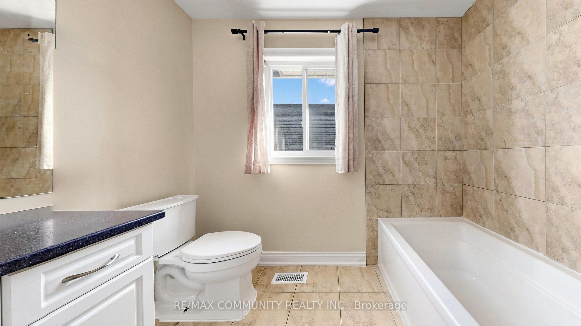 Photo 23 of 53 Jewel House Lane, Barrie, Innis-Shore — HOMEH