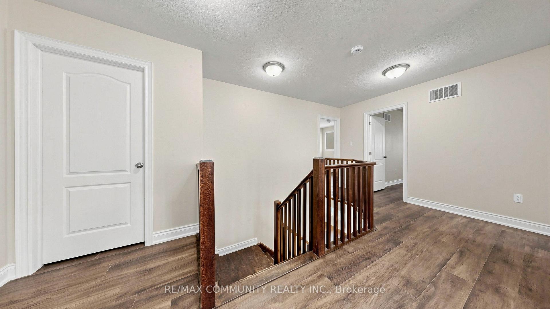 Photo 25 of 53 Jewel House Lane, Barrie, Innis-Shore — HOMEH