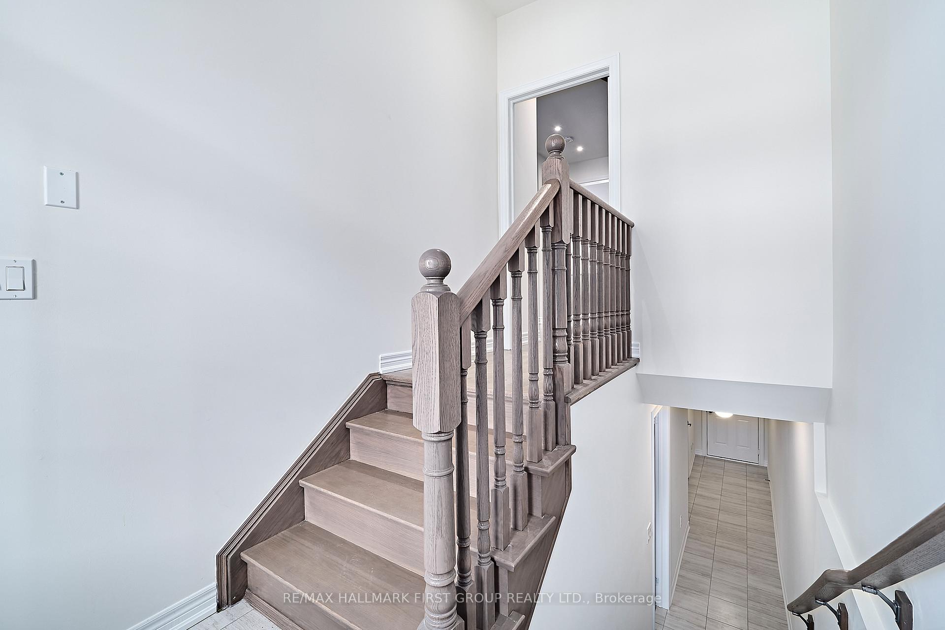 Photo 5 of 2945 Starlight Drive, Pickering, Rural Pickering — HOMEH