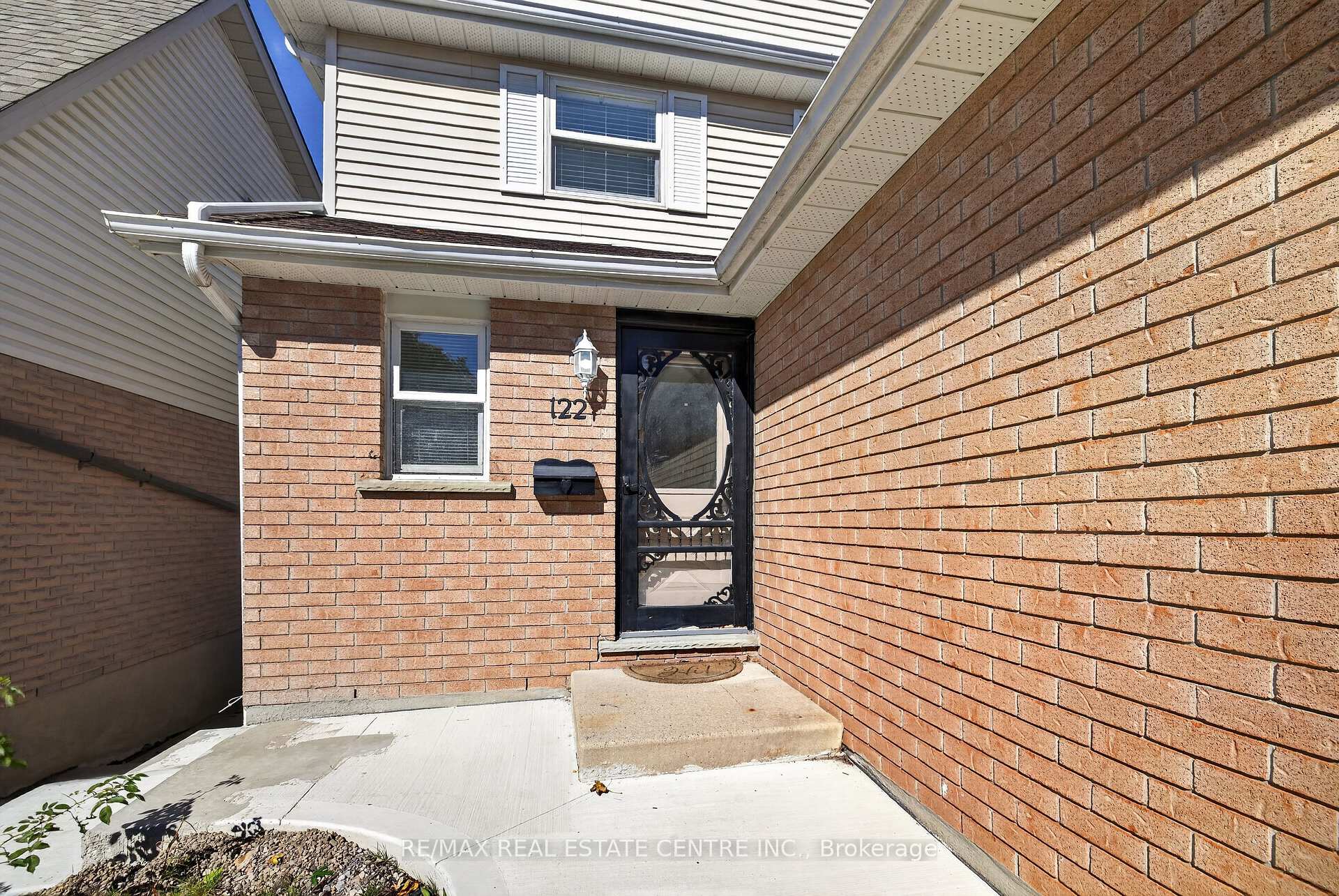 Photo 3 of 122 Moss Place, Guelph, Kortright West — HOMEH